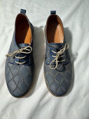 Volks Walkers Leather Lace-Up Shoes US 6-6.5 Comfort Casual Travel Everyday Wear